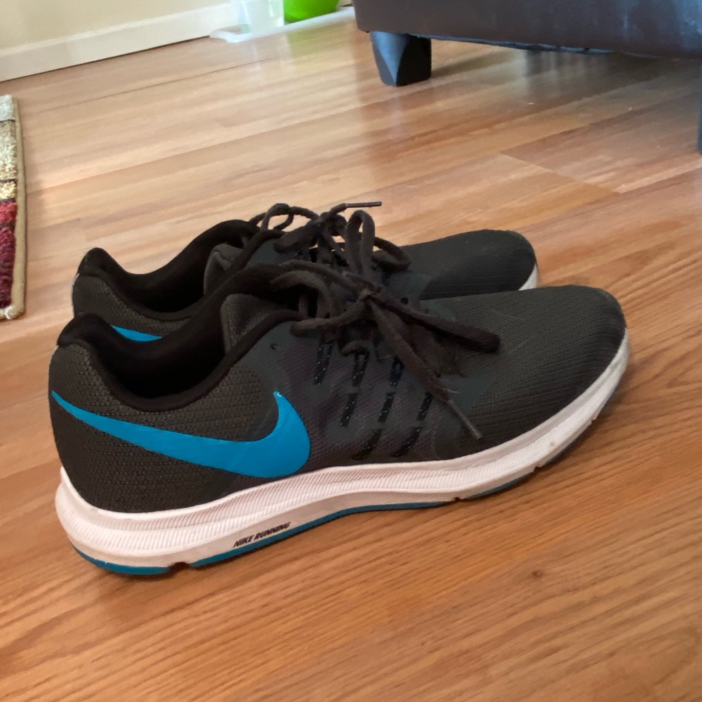 Size 8 Nike sneaker